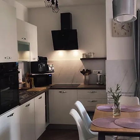 アパート Sunny Oasis - High Ground Floor With Sunny Terrace & Private Garden!! メドゥリン