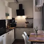Apartman Sunny Oasis - High Ground Floor With Sunny Terrace & Private Garden!! Medulin