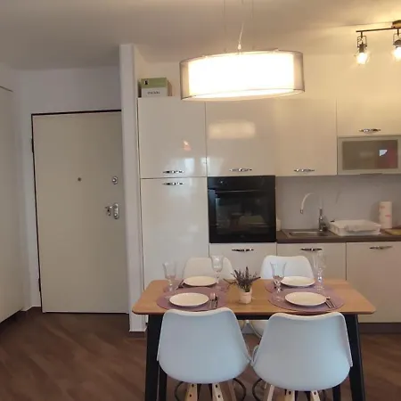 Sunny Oasis - High Ground Floor With Sunny Terrace & Private Garden!! Lejlighed