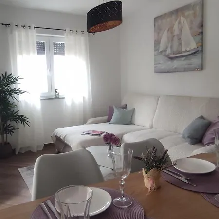 Sunny Oasis - High Ground Floor With Sunny Terrace & Private Garden!! Apartment Medulin