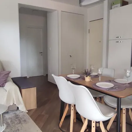 Sunny Oasis - High Ground Floor With Sunny Terrace & Private Garden!! * Medulin