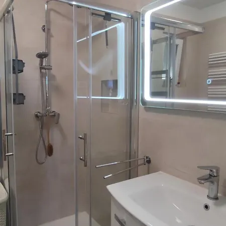 Sunny Oasis - High Ground Floor With Sunny Terrace & Private Garden!! Apartment *