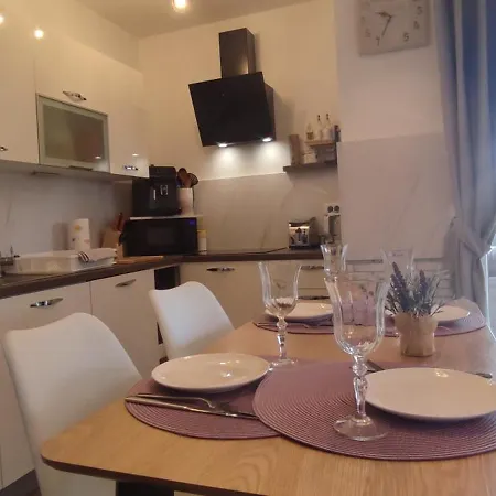 Sunny Oasis - High Ground Floor With Sunny Terrace & Private Garden!! *