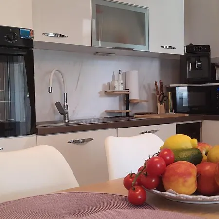 Sunny Oasis - High Ground Floor With Sunny Terrace & Private Garden!! Apartmán Medulin