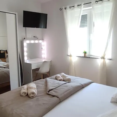 Apartment Sunny Oasis - High Ground Floor With Sunny Terrace & Private Garden!! *