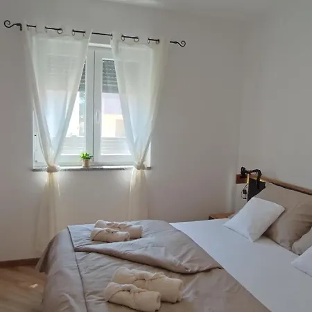 Sunny Oasis - High Ground Floor With Sunny Terrace & Private Garden!! * Medulin