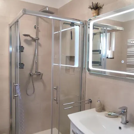 Sunny Oasis - High Ground Floor With Sunny Terrace & Private Garden!! Apartamento Medulin
