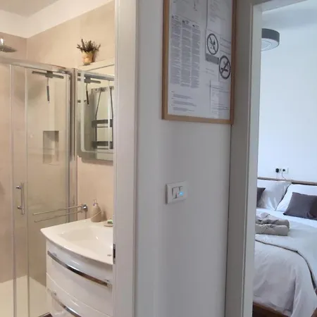 Lejlighed Sunny Oasis - High Ground Floor With Sunny Terrace & Private Garden!! Medulin