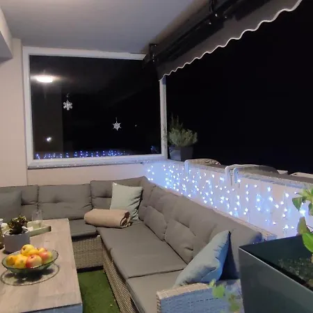 Sunny Oasis - High Ground Floor With Sunny Terrace & Private Garden!! Medulin