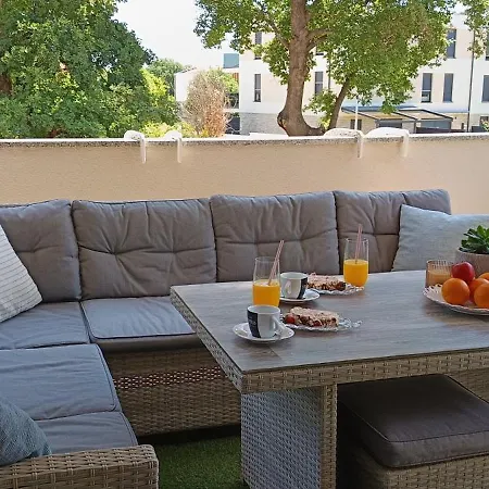 Sunny Oasis - High Ground Floor With Sunny Terrace & Private Garden!! Apartament