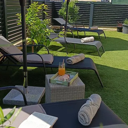 Sunny Oasis - High Ground Floor With Sunny Terrace & Private Garden!! Apartament *
