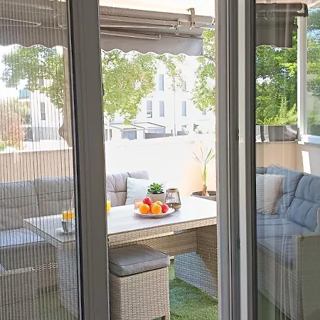 Apartmán Sunny Oasis - High Ground Floor With Sunny Terrace & Private Garden!! *