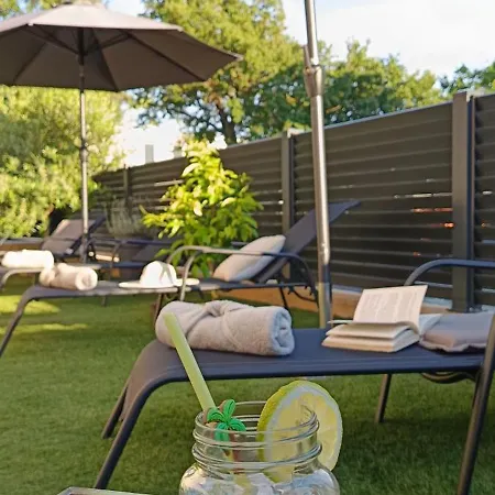 Sunny Oasis - High Ground Floor With Sunny Terrace & Private Garden!! Medulin